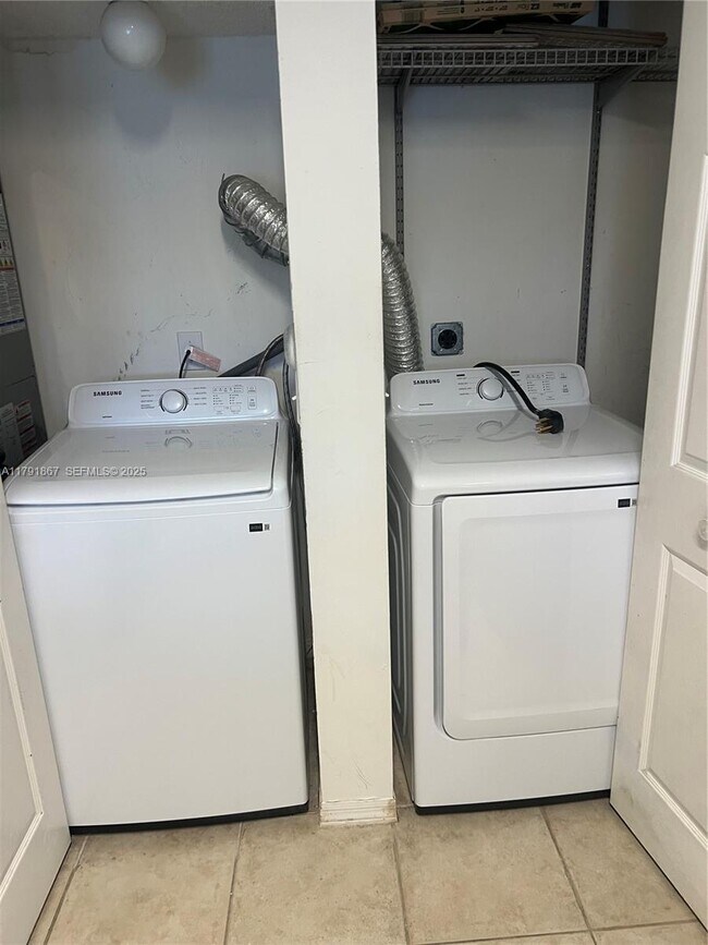 Building Photo - 5357 SW 125th Ave