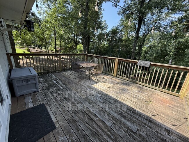 Building Photo - 3153 Woodhaven Dr