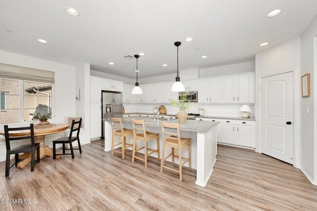 Building Photo - 425 Stratus Ln