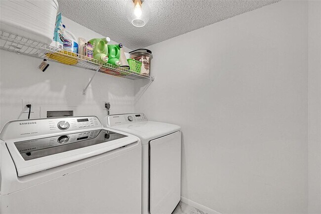 Building Photo - 117 Gardens Dr