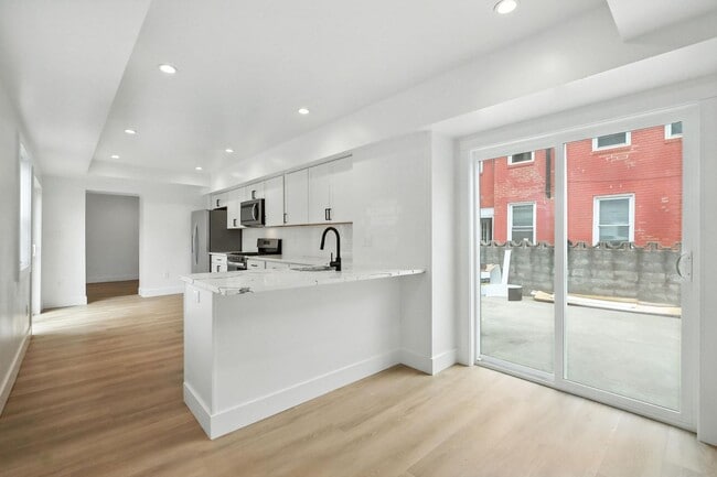 Building Photo - Downtown Sharpsburg New Remodel - 3 Bed, 2...