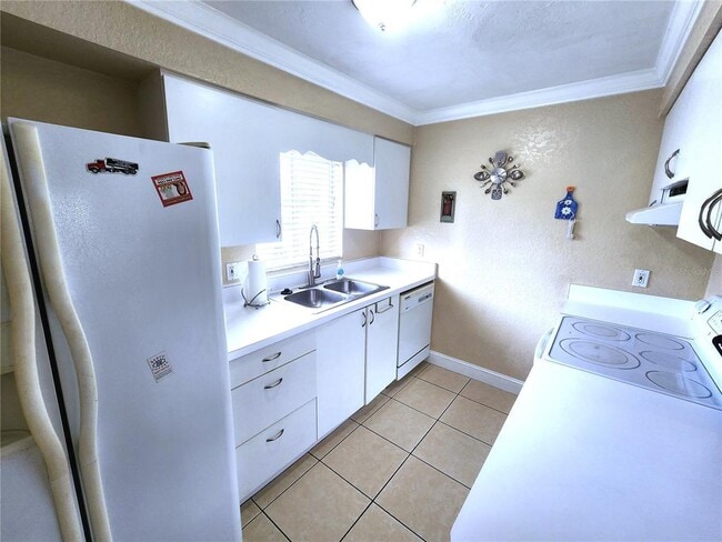 Building Photo - 2720 Hidden Lake Blvd