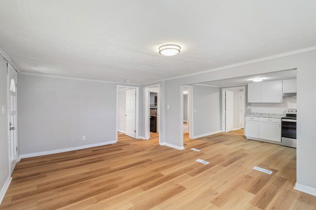 Building Photo - 2325 Cedar Ln