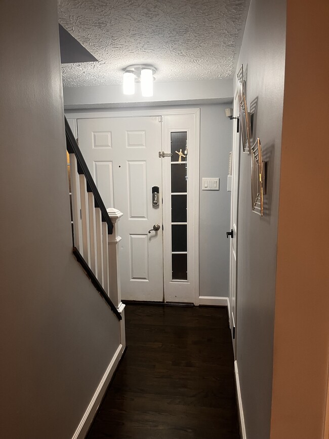 Building Photo - 1318 Mulberry Ct