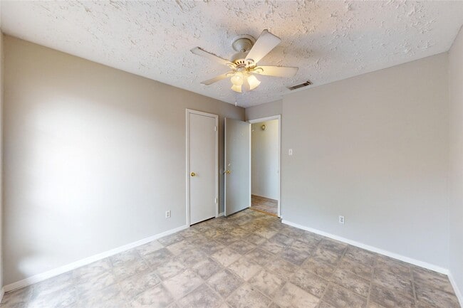 Building Photo - 2711 Heritage Colony Dr