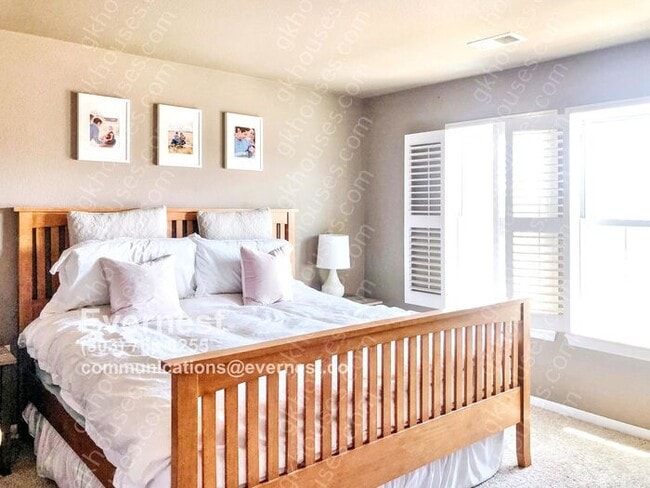 Building Photo - Gorgeous 3-Bedroom Townhouse Retreat with ...