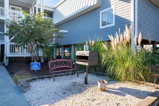 Building Photo - OFF-SEASON MONTHLY RENTAL WILL HELP WITH THOSE WINTER BLUES