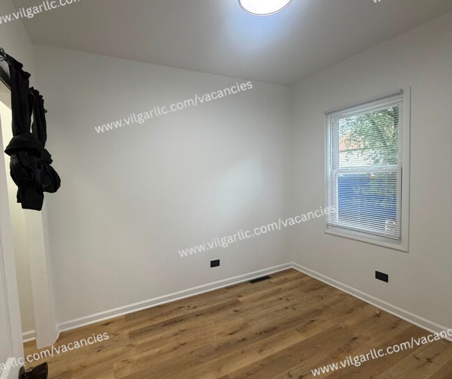 Building Photo - 4627 Hickory Ave
