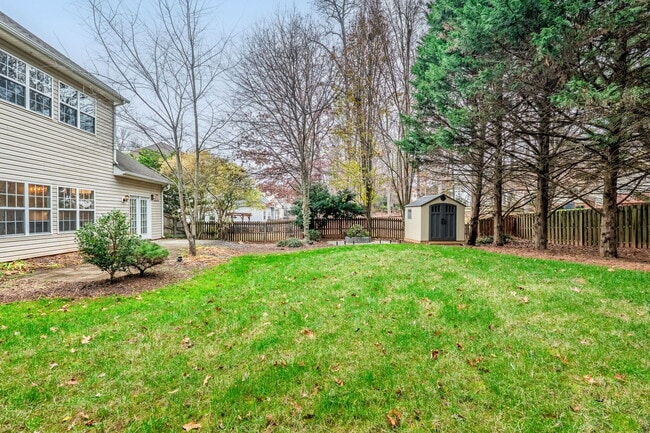 Building Photo - 8418 Bampton Dr