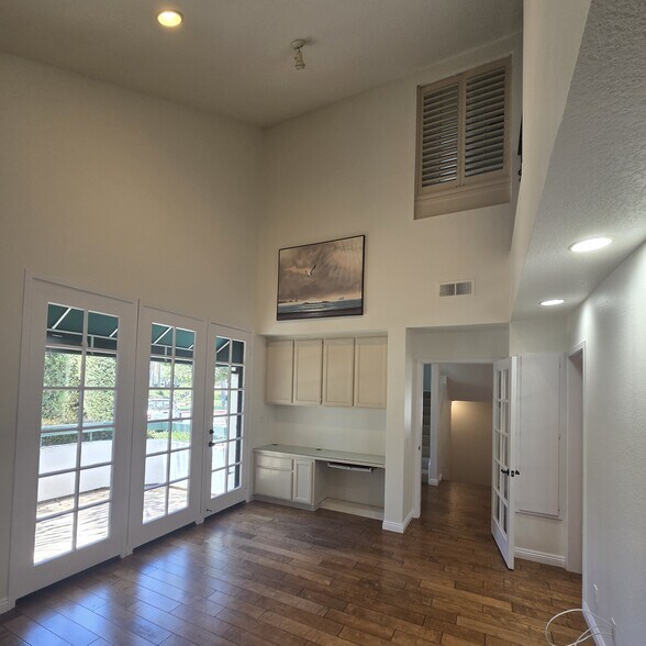 Building Photo - 7492 Seabluff Dr