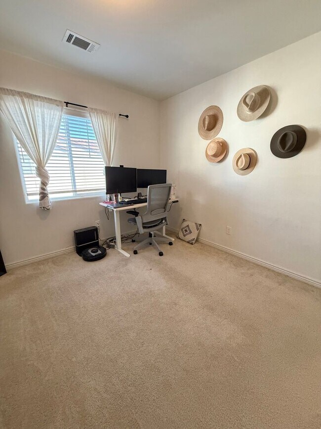 Building Photo - Templeton Ranch 3 Bedroom 2 Bathroom Single Family Home Available 3/15/26