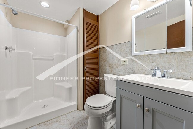 Building Photo - Spacious Home with Central AC and Fenced Yard