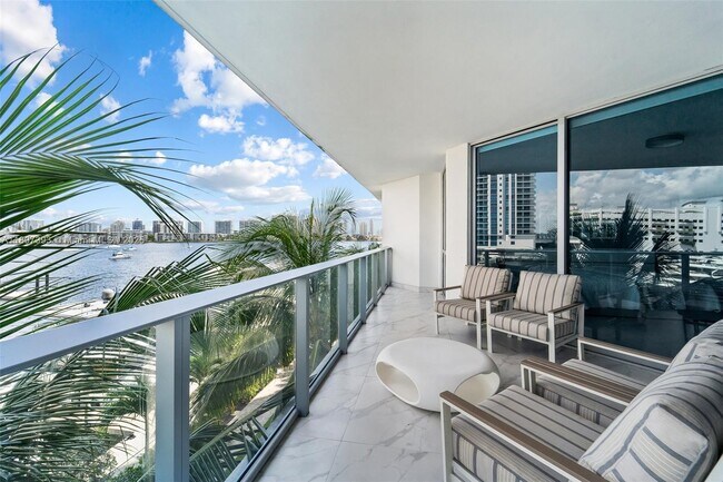 Building Photo - 17111 Biscayne Blvd