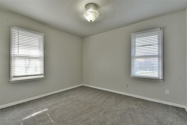 Building Photo - 2105 Carpenter Dr