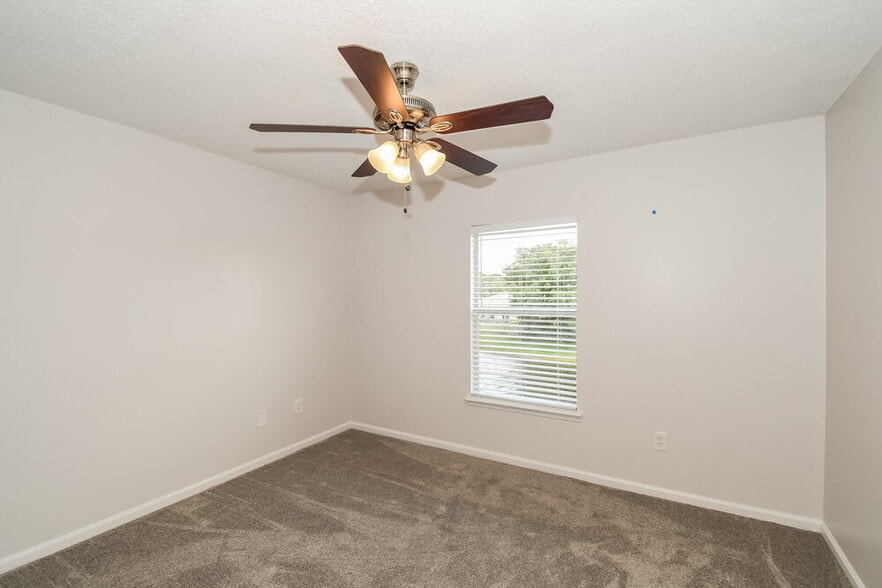 Building Photo - 14139 Crestwick Dr W