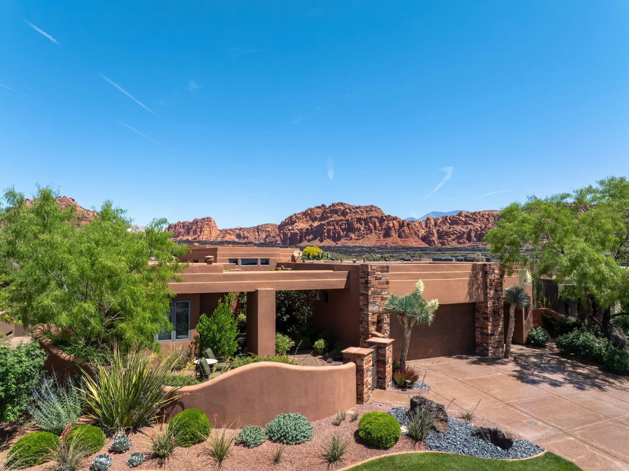 Front Courtyard Framed by Lava & Cliff Vistas - 1500 E Split Rock Dr