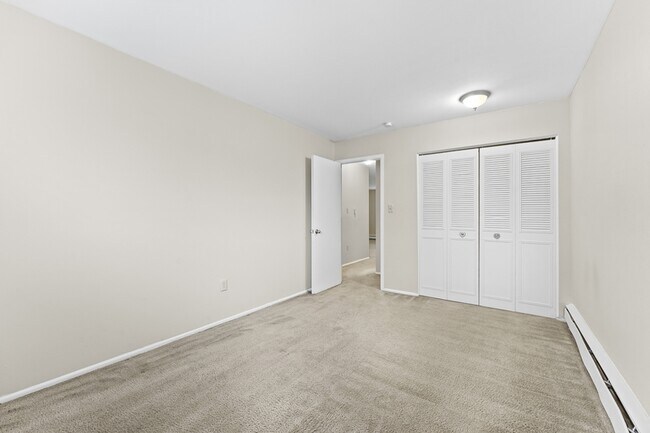 Building Photo - 23700 W Warren Ave