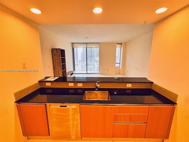 Building Photo - 1060 Brickell Ave
