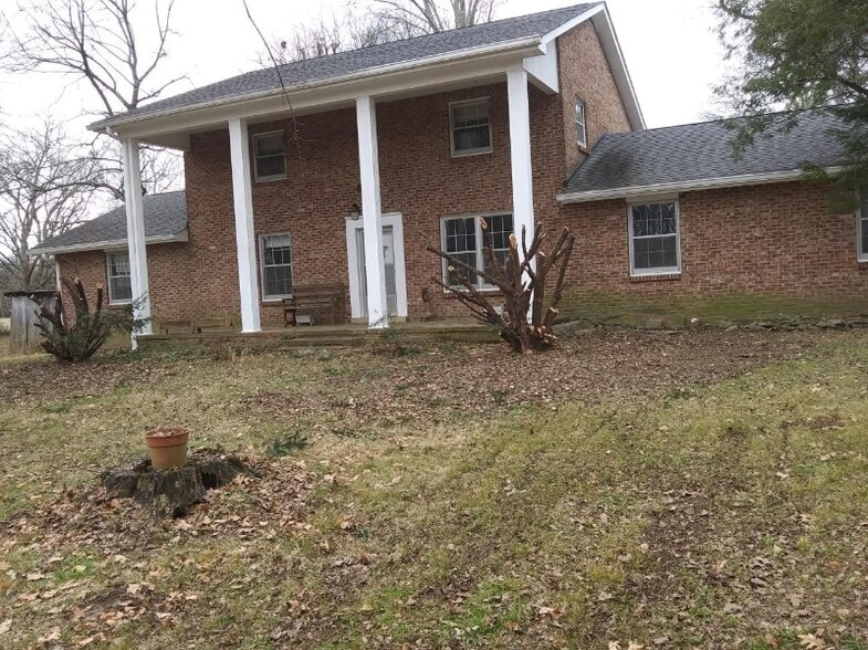 Primary Photo - 779 New Shackle Island Rd