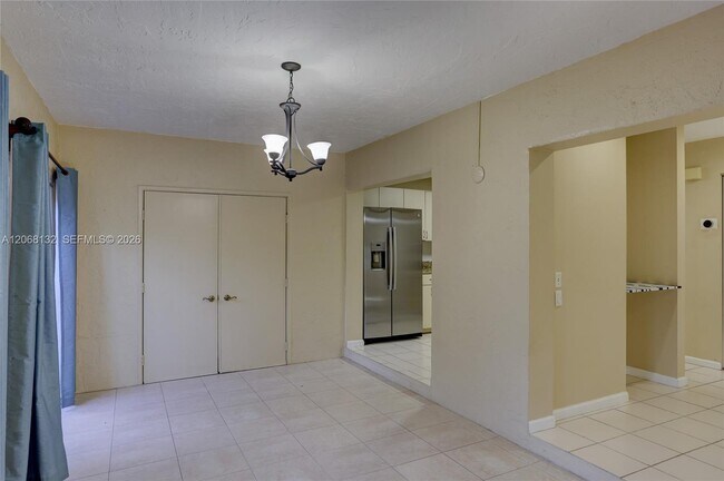 Building Photo - 6659 Via Regina