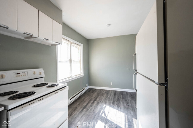 Building Photo - 3725 N Sherman Dr