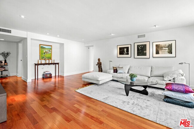 Building Photo - 851 Kings Rd