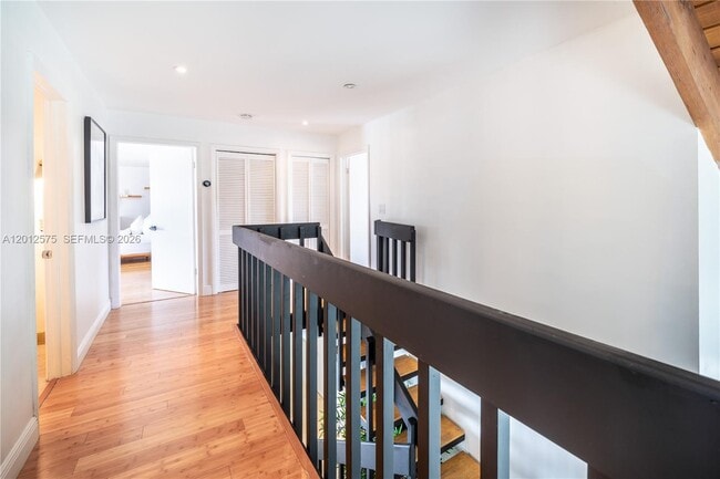 Building Photo - 330 SW 133rd Pl