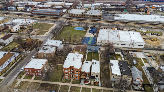 Building Photo - 4342 W Maypole Ave