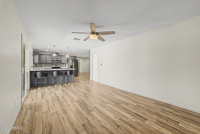 Building Photo - 10217 N 37th Ave