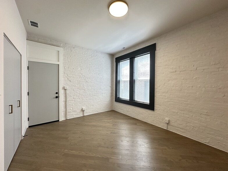 Building Photo - 841 N Mozart St