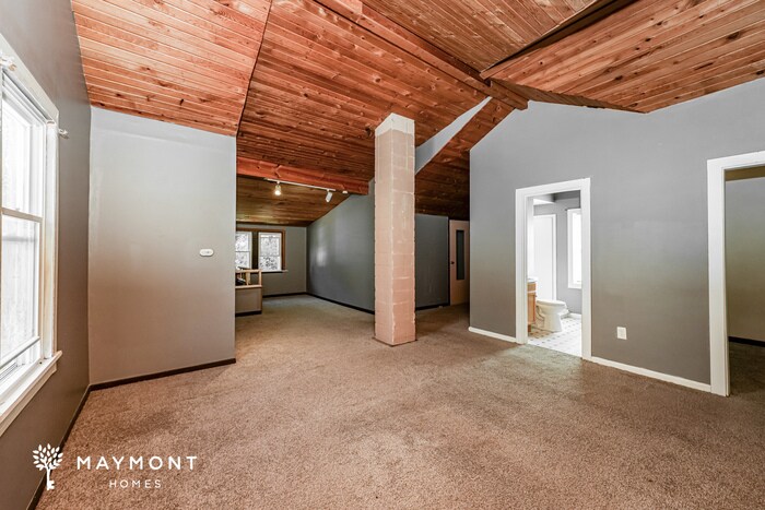 Building Photo - 9509 Rosewood Ave