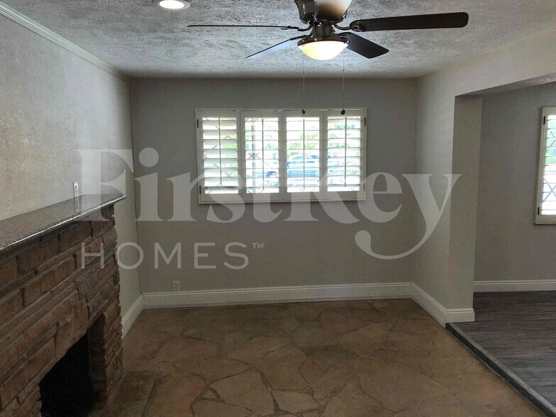 Building Photo - 7427 E McKinley St