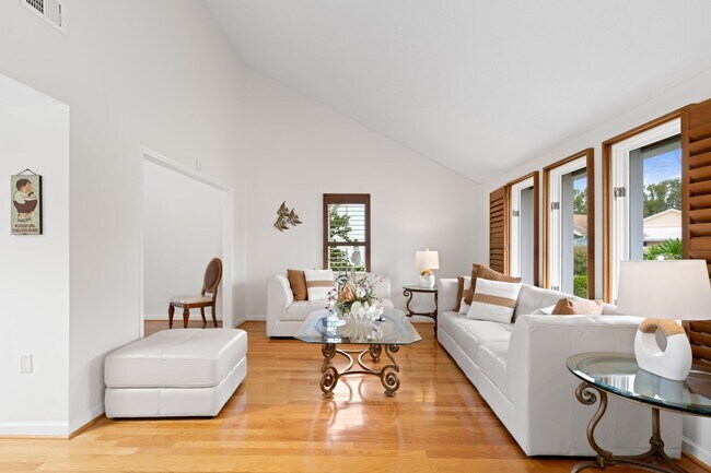 Building Photo - 2626 SE Erickson Dr
