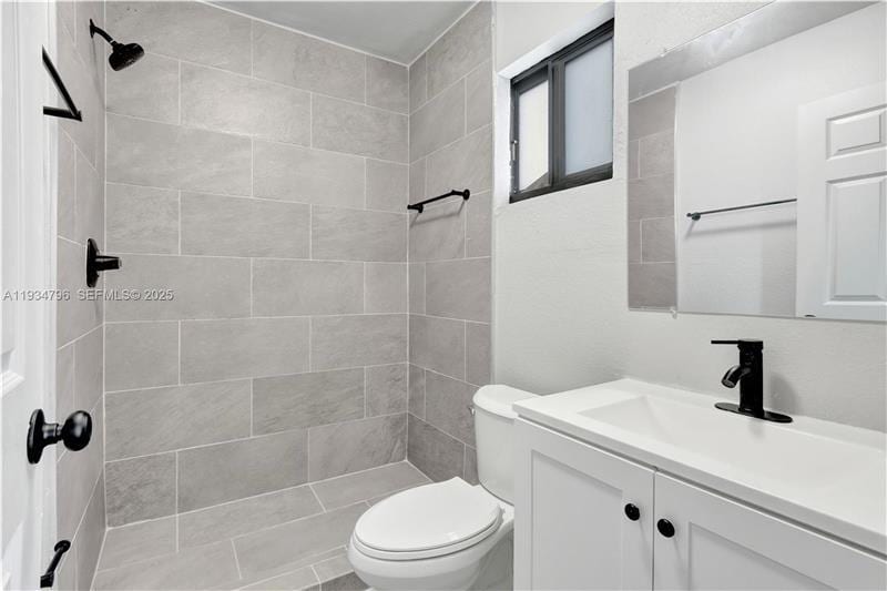 Building Photo - 2420 NW 6th Ct