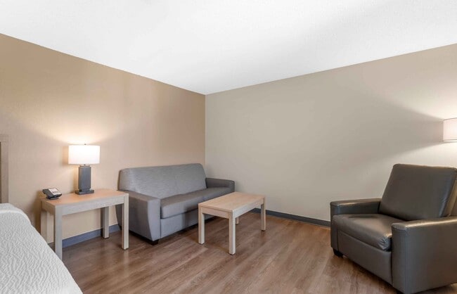 Building Photo - Furnished Studio-St. Petersburg - Clearwater - Executive Dr.