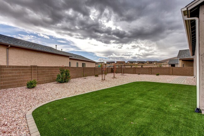 Building Photo - 3 Bed 2 Bath Home with 2.5 Car Garage for Rent in Granville!