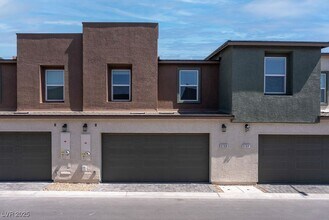 Building Photo - 6168 Hibiscus Gdn St