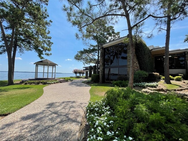 Building Photo - 12900 Walden Rd