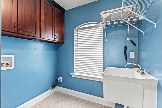 Building Photo - 839 Leyland Ln