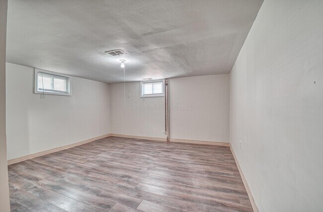 Building Photo - 1139 Miller Ave