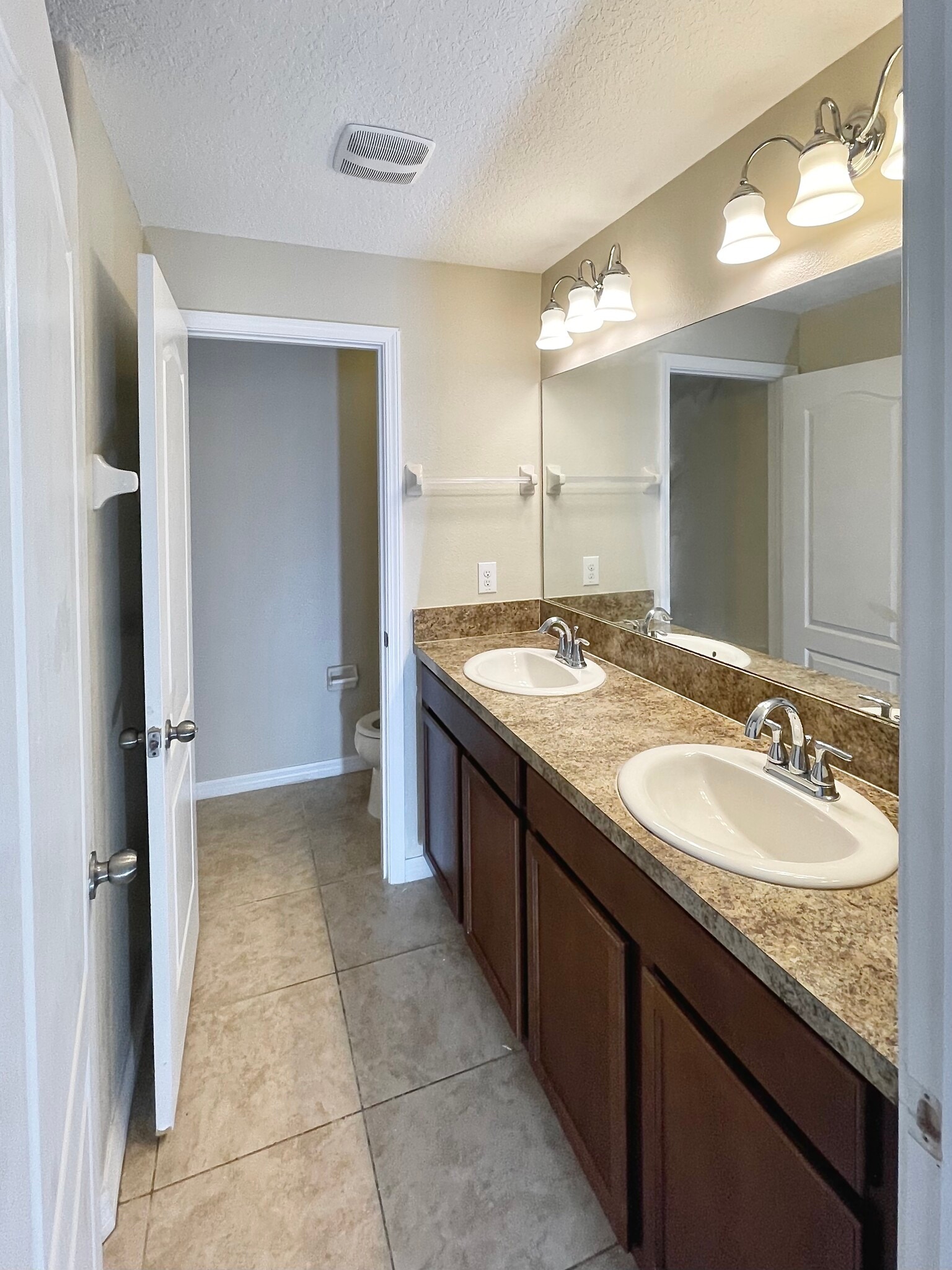Building Photo - 4167 Shade Tree Ln