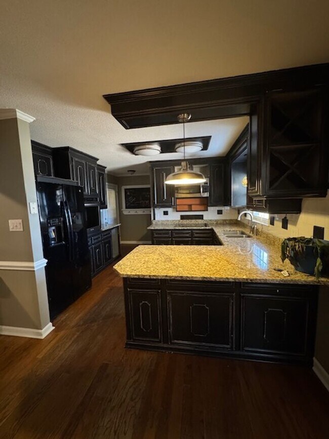 Building Photo - 404 Todd Dr