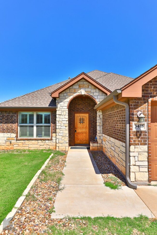 Building Photo - 3/2/2 in Butterfield Meadows!