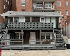 Building Photo - 215 Shore Rd
