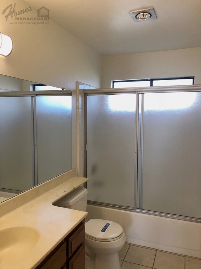 Building Photo - Homes Management - 1 Bed, 1 Bath Condo in Vermont Villas