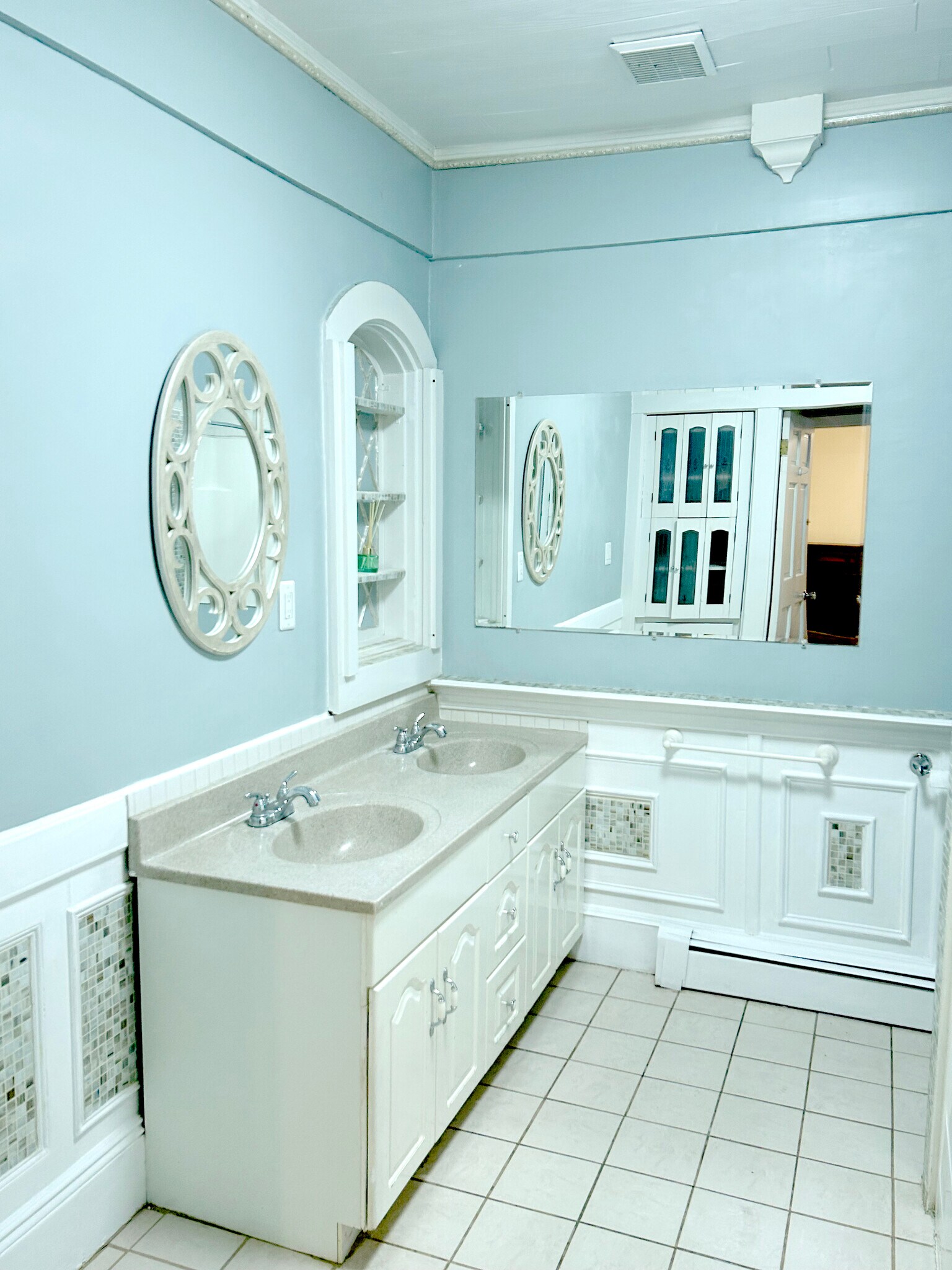 Main Bath - 25 Baltimore St