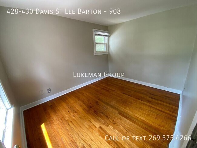 Building Photo - 428-430 Davis St Lee Barton-908