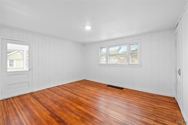 Building Photo - 104 Kincaid Ave