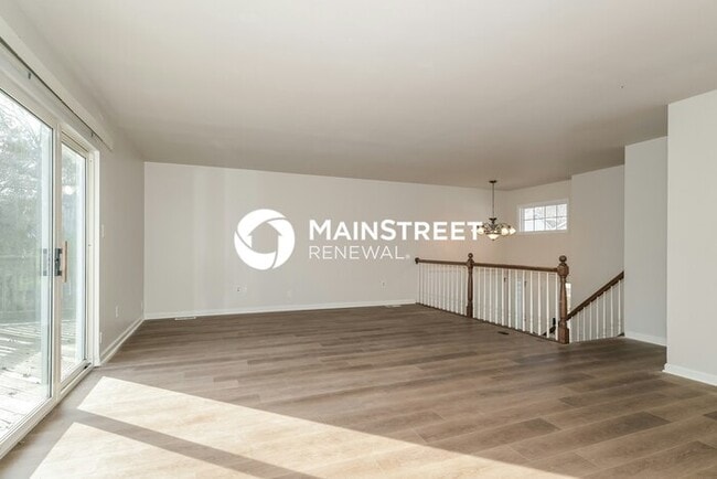 Building Photo - 4 Bedroom Pet-Friendly Home in BALLWIN, MO with Main Street Renewal