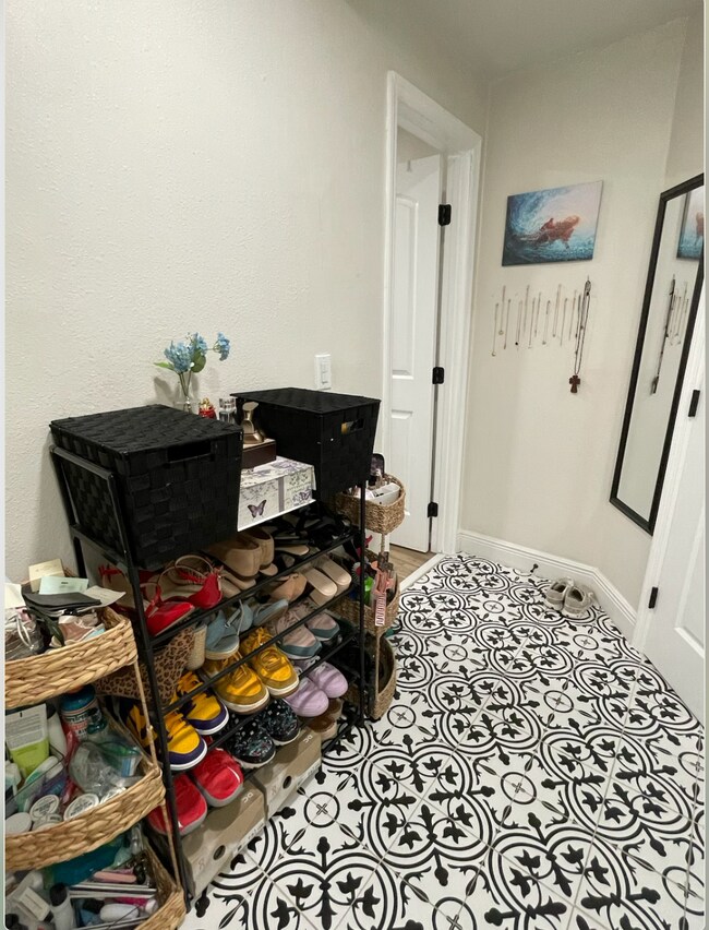 Building Photo - Glen Ave  Efficiency